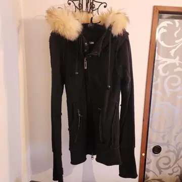 L.G.B. 블랙 퍼 후드티