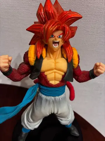 드래곤볼 GT 슈퍼 사이어인 4 피규어