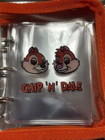 디즈니 스토어 시크릿 카드 바인더 칩과 데일