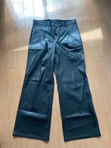 HARE 블랙 가죽 와이드 팬츠