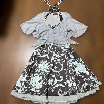 Gals ville 꽃무늬 스커트 셋업