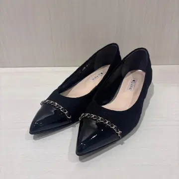 블랙 스틸레토 플랫슈즈