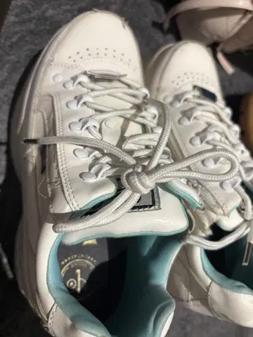 [ YOSUKE/요스케 ] 통굽 레이스업 스니커즈