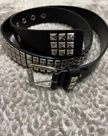 스터드 장식 블랙 레더풍 벨트