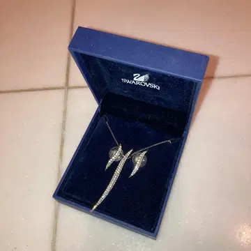 SWAROVSKI 스와로브스키 귀걸이와 목걸이 세트