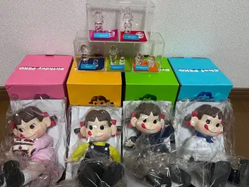 앉아있는 페코짱 크리스탈 페코짱