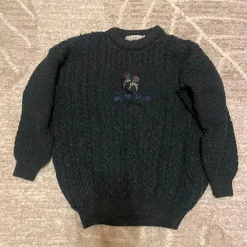 스코틀랜드 자수 다크 그린 니트 스웨터