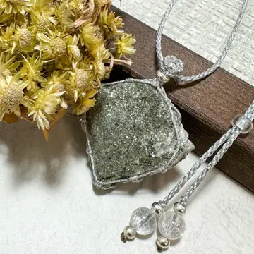 바트가슈타인 광석 마크라메 목걸이