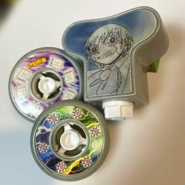 골드 컬러의 갓슈벨 굿즈 완구