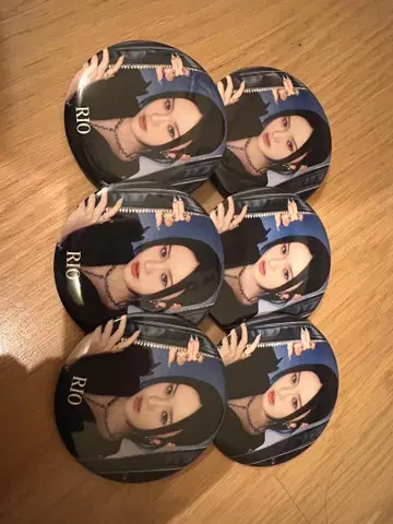 NiziU 캔뱃지 리오