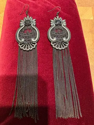 빈티지풍 블랙 프린지 귀걸이