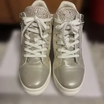 아르테미스 바이 다이애나 실버 스터드 하이컷 스니커즈