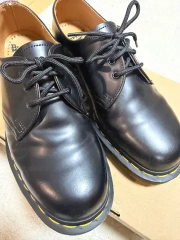 Dr. Martens 1461 3홀 신발