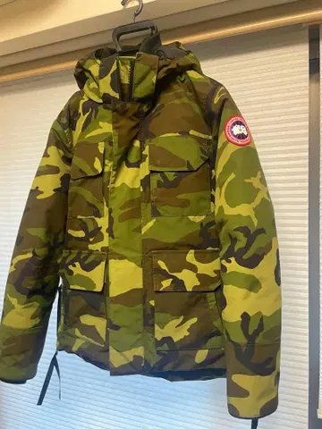 Canada Goose 카모플라쥬 다운 자켓