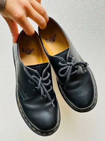 Dr. Martens 블랙 레이스업 슈즈