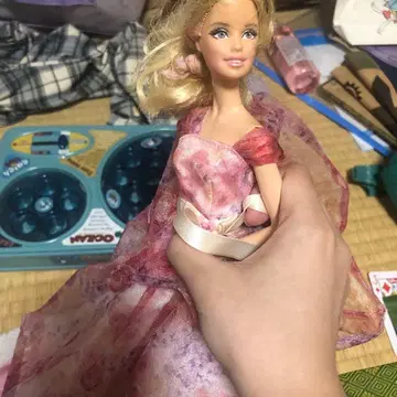 핑크 드레스 바비 인형