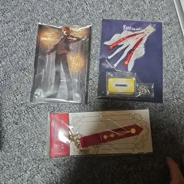 Fate/Stay Night 아크릴 스탠드와 스트랩 세트