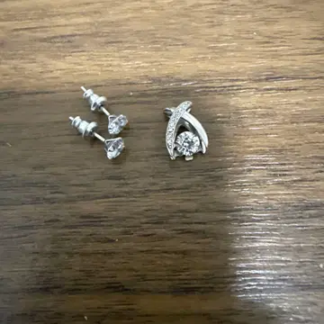 귀걸이와 목걸이 탑