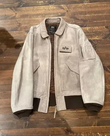 Alpha Industries CWU-45P 가죽 플라이트 자켓