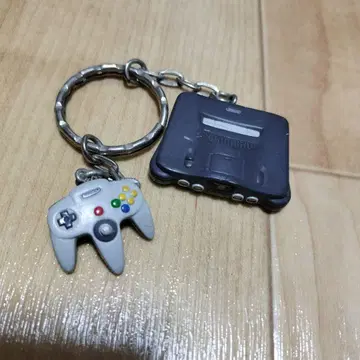 Nintendo 64 미니어처 키링 컨트롤러 포함 레트로