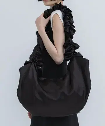 HOUGA x STUDIOUS 별주 초승달 프릴 숄더백 호우가 블랙