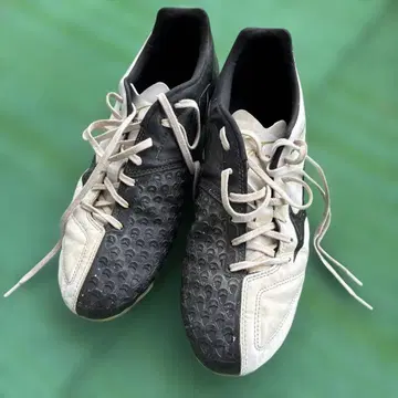 미즈노 축구화 스파이크 화이트/블랙