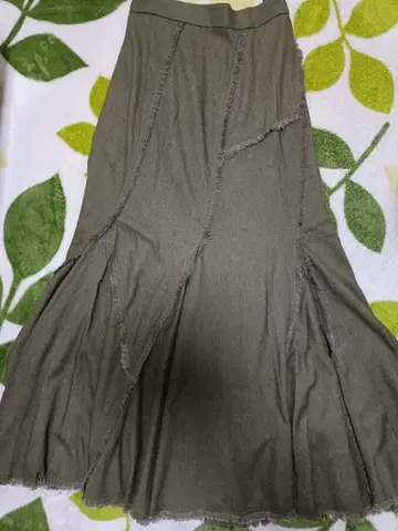 리즈 리 플레어 스커트 사이즈 38 올리브 그린 롱 스커트