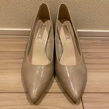 베이지 스틸레토 하이힐