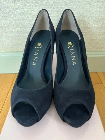 DIANA 네이비 스웨이드 오픈토 펌프스 21.5cm