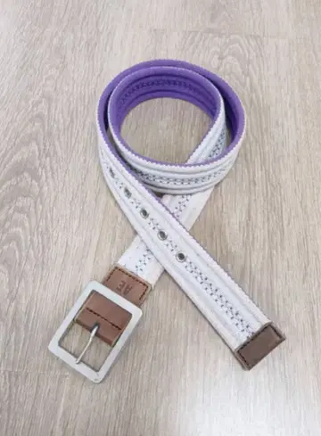 화이트와 퍼플의 웨빙 벨트