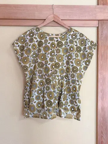 marble sud 마블슈드 블라우스 상의 해바라기 꽃무늬