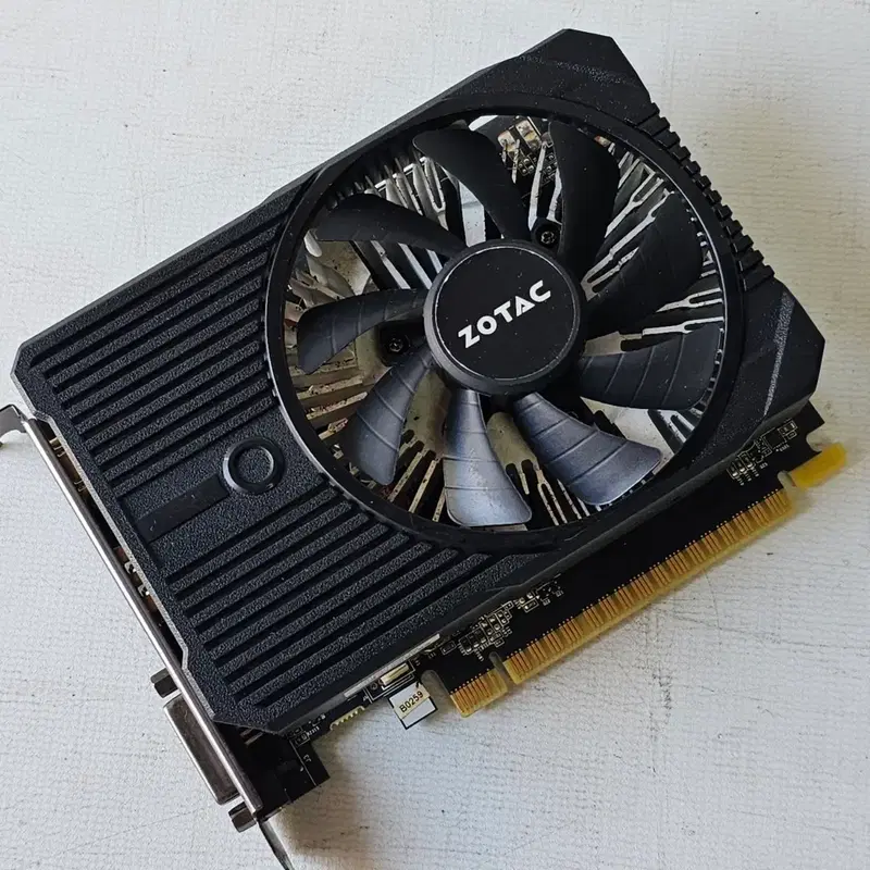 조텍 GTX1050(2GB)무전원 게이밍 그래픽 팝니다