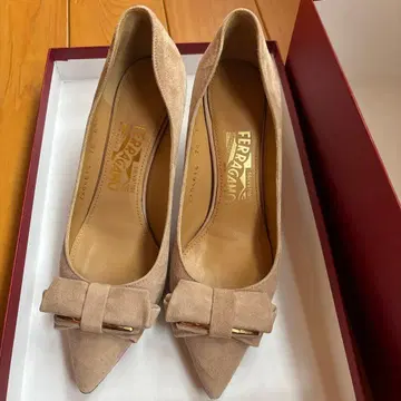 Ferragamo 베이지 스틸레토 펌프스