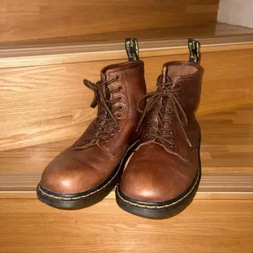 영국 닥터마틴 Dr. Martens 1460 브라운 8홀