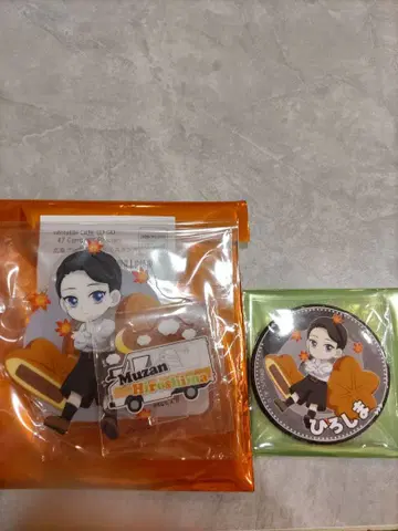 유포테이블 TOGO 히로시마 무잔(준국) 아크릴 스탠드 캔 배치