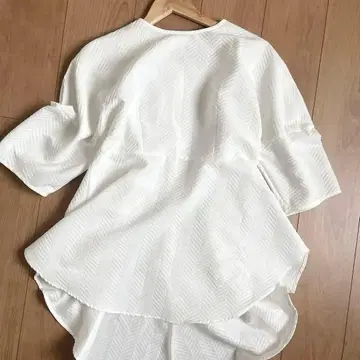 LE PHIL 루필 헤링본 자카드 블라우스 퍼프 슬리브