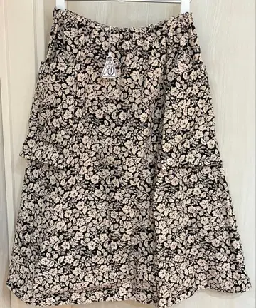 [미사용 새상품] R&D.M.Co 올드맨즈테일러 와일드베리 스커트