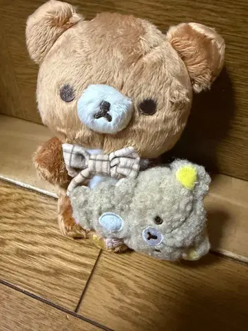 갈색 곰돌이의 꼬옥 안아주는 봉제 인형