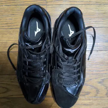 미즈노 블랙 스파이크 슈즈