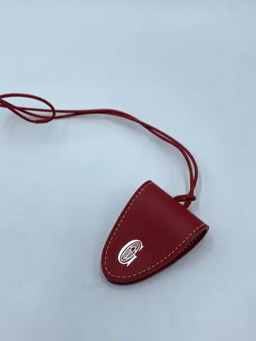 고야드 백 클립 레드