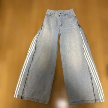 adidas 사이드 스트라이프 와이드 레그 데님