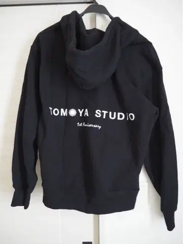 TOMOYA STUDIO 1st Anniversary 후드티
