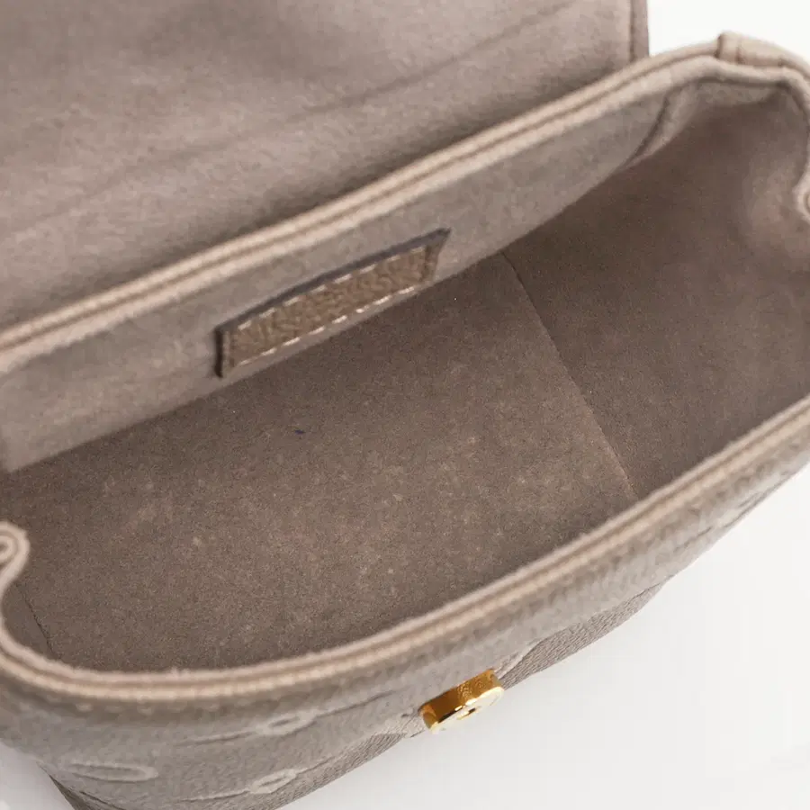 路易威登Monogram Empreinte Tiny双肩包