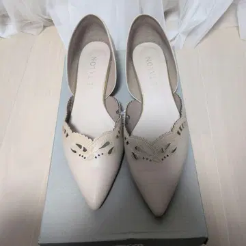 LE TALON 베이지 플랫슈즈 스틸레토