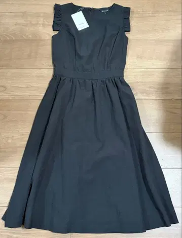 QUEENS COURT 슬리브리스 원피스