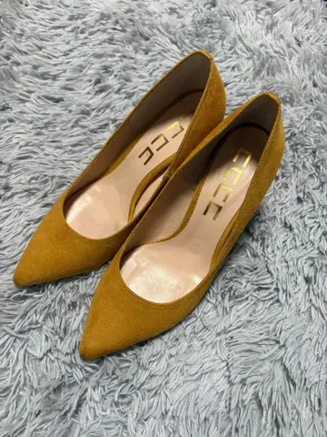 머스타드 스웨이드 스틸레토 하이힐