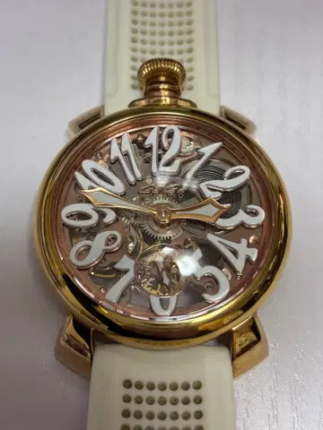 가가가 밀라노 마누알레 48mm 스켈레톤 중고 골드 화이트