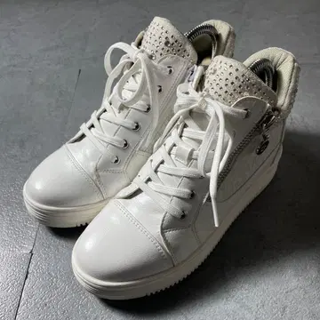 새상품급 MUUM 스타 모티브 인힐 스니커즈 MD 화이트