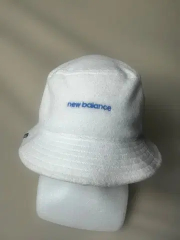 new balance 플리스 버킷 햇 화이트