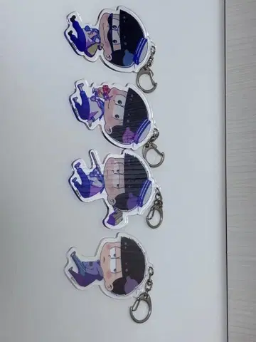 오소마츠 6쌍둥이 캐릭터 키링 4개 세트와 캔뱃지 2개 세트